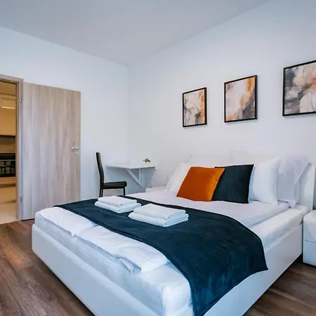 Fox Premium & Free Private Parking