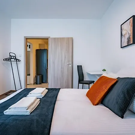 Fox Premium & Free Private Parking