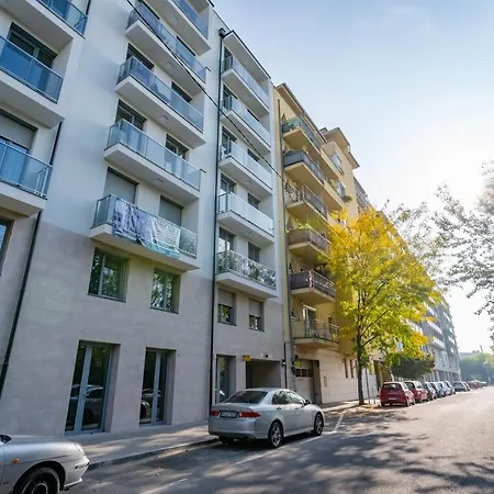 Fox Premium & Free Private Parking Budapest