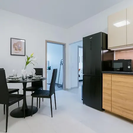 Fox Premium & Free Private Parking *