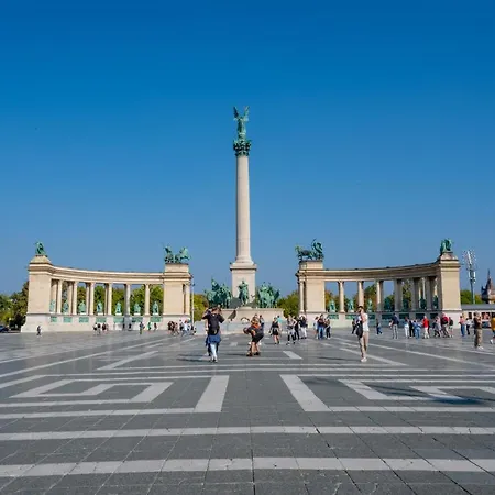 Fox Premium & Free Private Parking *