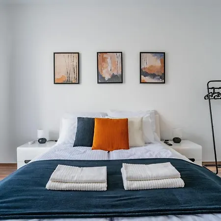 Fox Premium & Free Private Parking