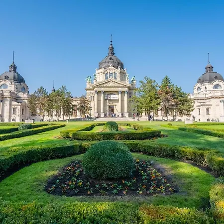 Fox Premium & Free Private Parking Budapest