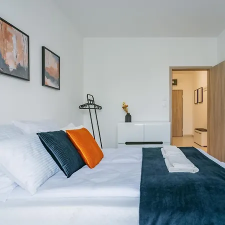 Fox Premium & Free Private Parking *