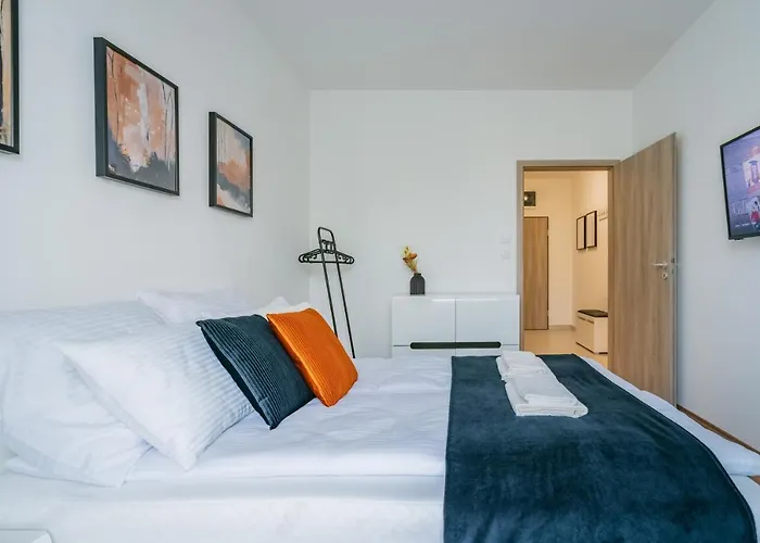 Fox Premium & Free Private Parking *