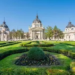 Fox Premium & Free Private Parking Budapest